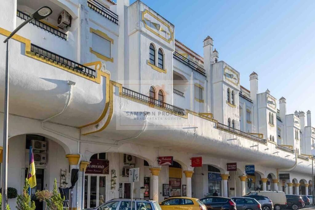 Spacious Two Bedroom Apt, 200M From The Beach 카르보에이루 외부 사진